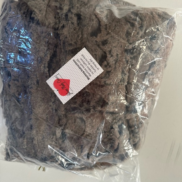 Walnut Wild Rabbit Minky Blanket New With Tags - Picture 6 of 6